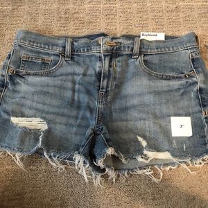 Old Navy 3” distressed boyfriend denim shorts